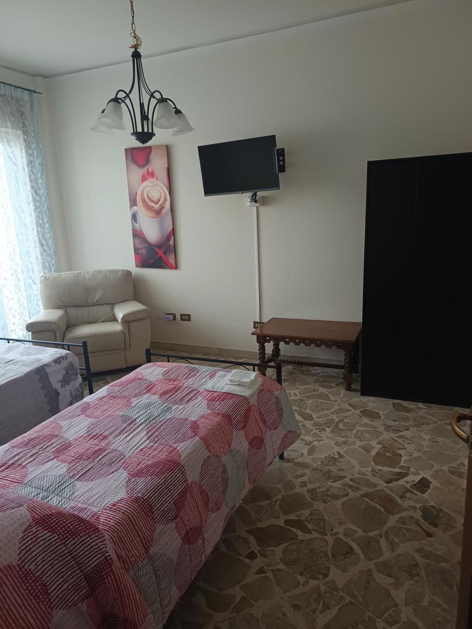 New Dawn Apartment, Appartamento Turistico, Casa Per Vacanza, Tre Camere Indipendenti คาตาเนีย ภายนอก รูปภาพ
