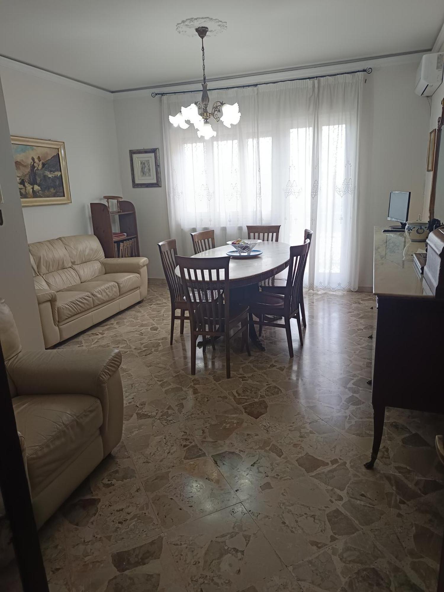 New Dawn Apartment, Appartamento Turistico, Casa Per Vacanza, Tre Camere Indipendenti คาตาเนีย ภายนอก รูปภาพ