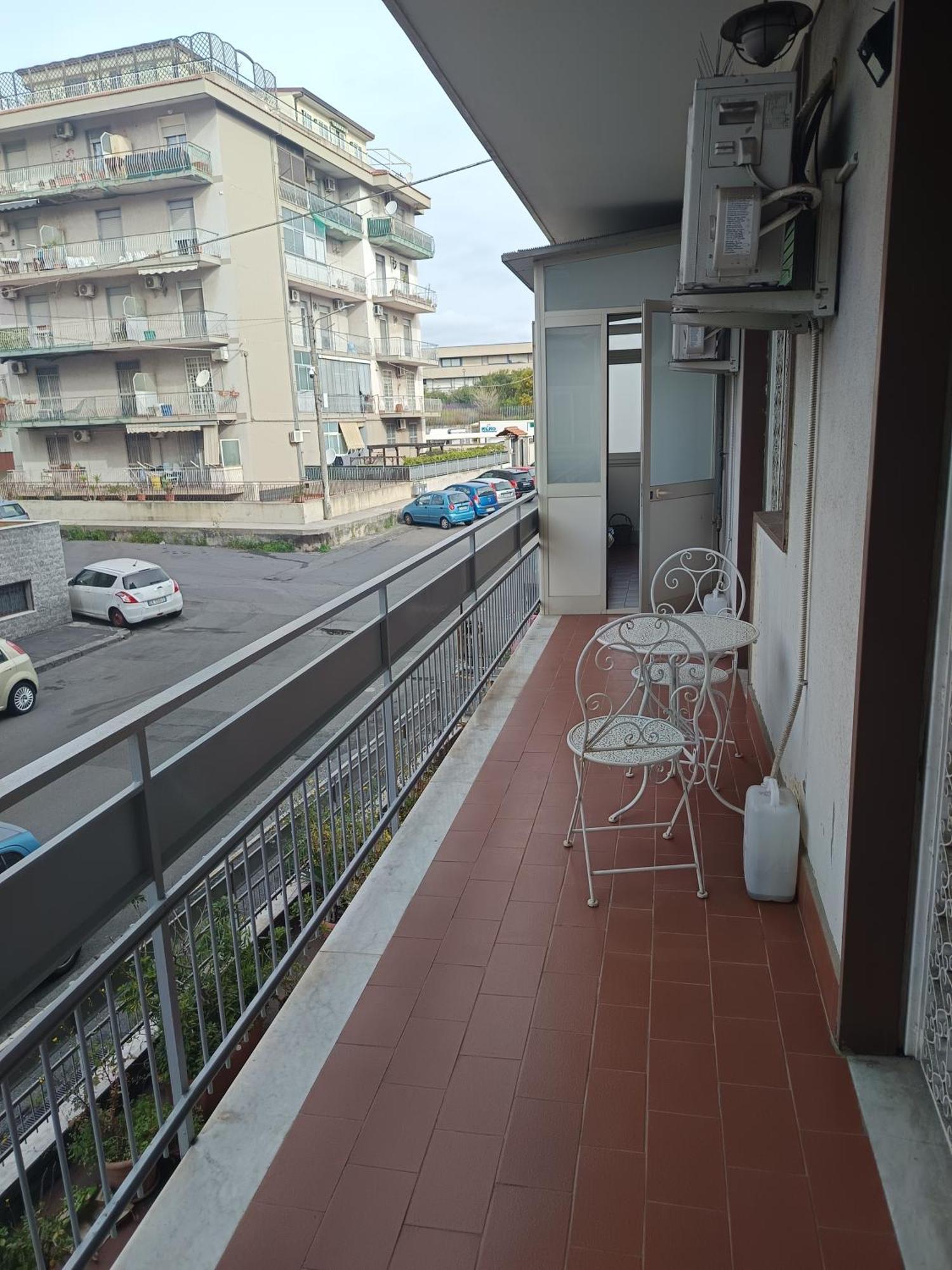 New Dawn Apartment, Appartamento Turistico, Casa Per Vacanza, Tre Camere Indipendenti คาตาเนีย ภายนอก รูปภาพ