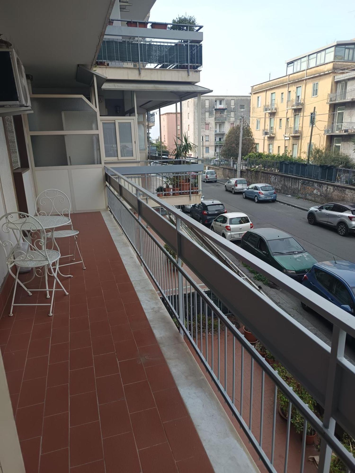 New Dawn Apartment, Appartamento Turistico, Casa Per Vacanza, Tre Camere Indipendenti คาตาเนีย ภายนอก รูปภาพ